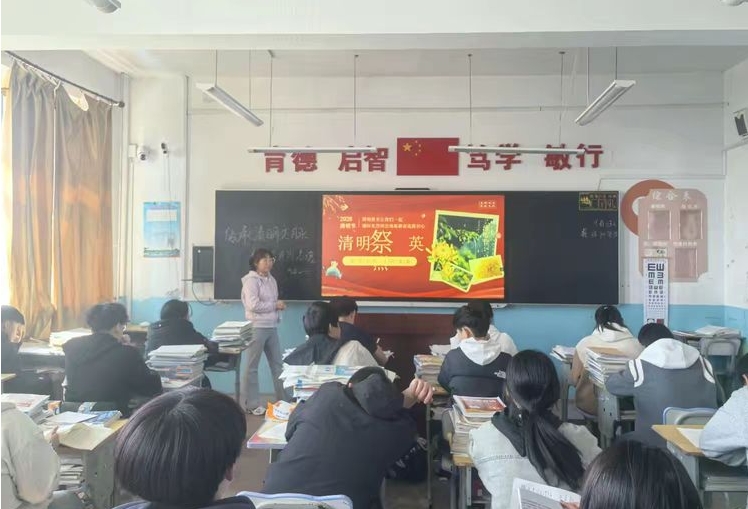 黑龙江省齐齐哈尔市拜泉县富强镇中心学校关工领导小组组织开展清明祭英烈主题系列教育活动2.jpg