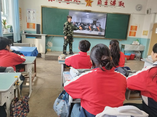 华欣小学“五老”进校园主题活动1_副本.jpg