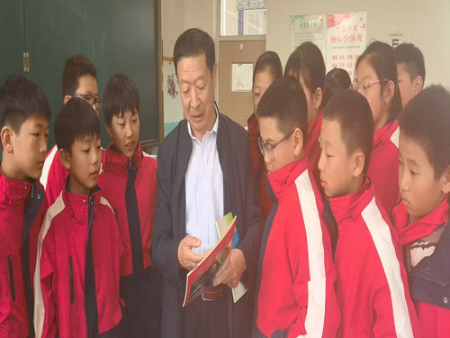 华欣小学“五老”进校园主题活动2_副本.jpg