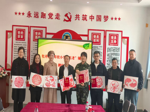 华欣小学“五老”进校园主题活动4_副本.jpg