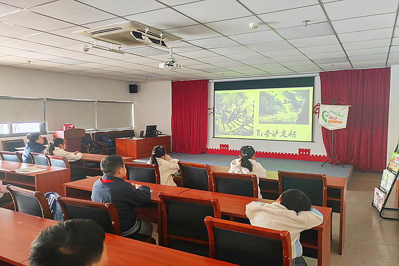 江苏省南京市秦淮区秦虹街道扇骨里社区关工委开展“清明追思?纸鸢寄情”主题活动(1).jpg