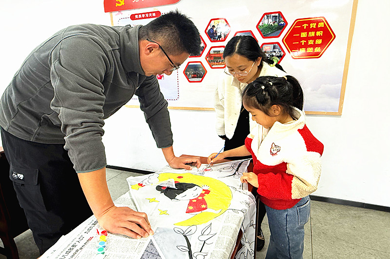 江苏省南京市秦淮区秦虹街道扇骨里社区关工委开展“清明追思?纸鸢寄情”主题活动(3).jpg