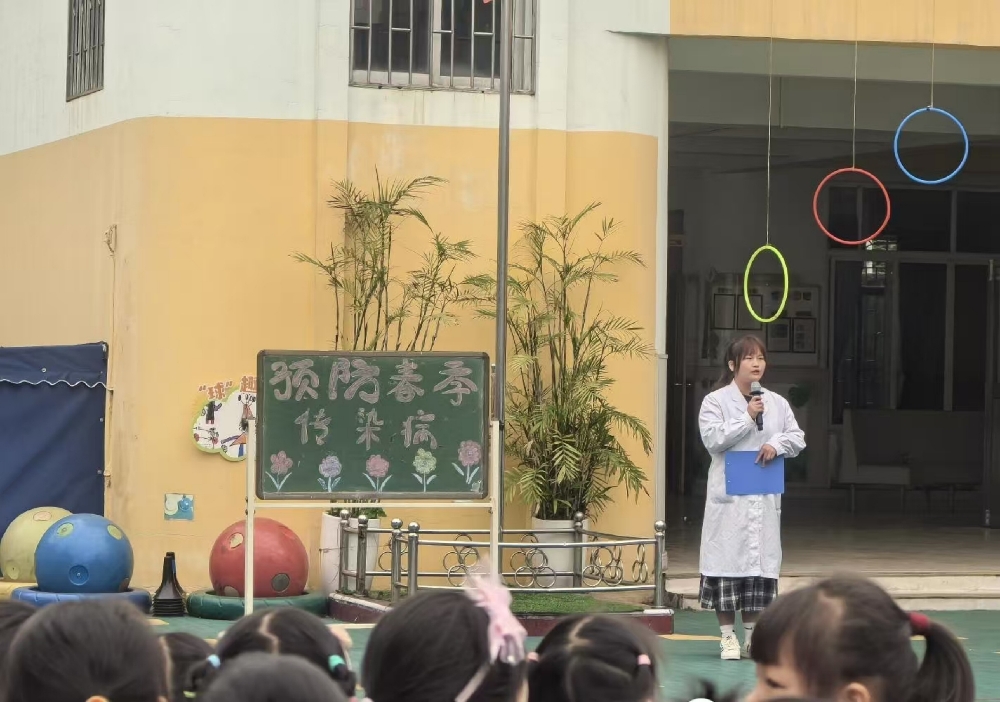 4月7日上午，广西壮族自治区柳州市鱼峰区天湖社区关工小组联合幼儿园，开展“健康‘童’行 预防先行”春季传染病预防宣传活动3.jpg
