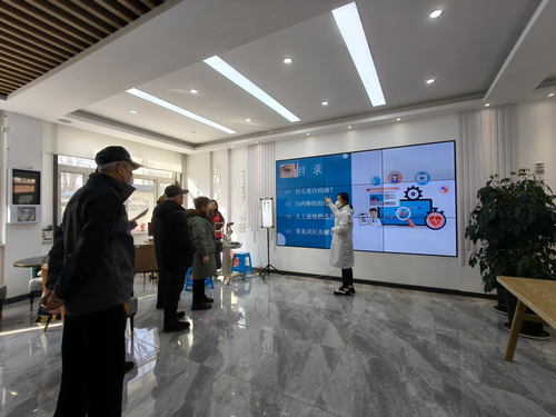 前进街道裕华园社区开展眼部健康义诊活动1_副本.png