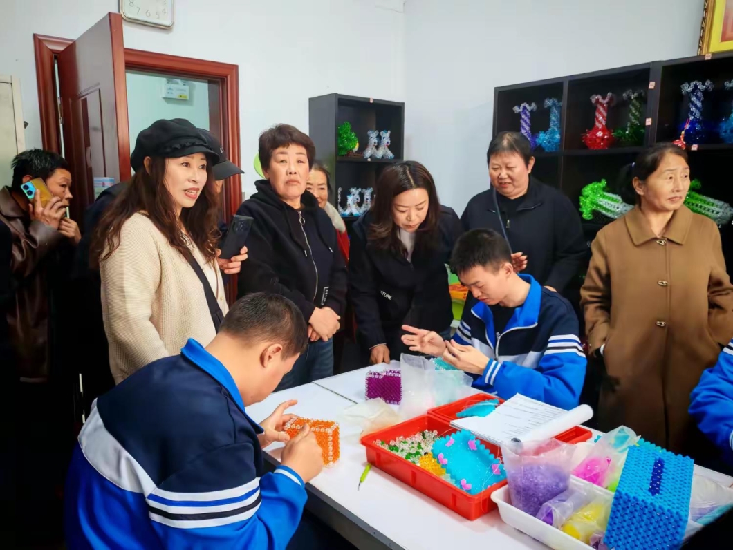 特校家长会2.jpg