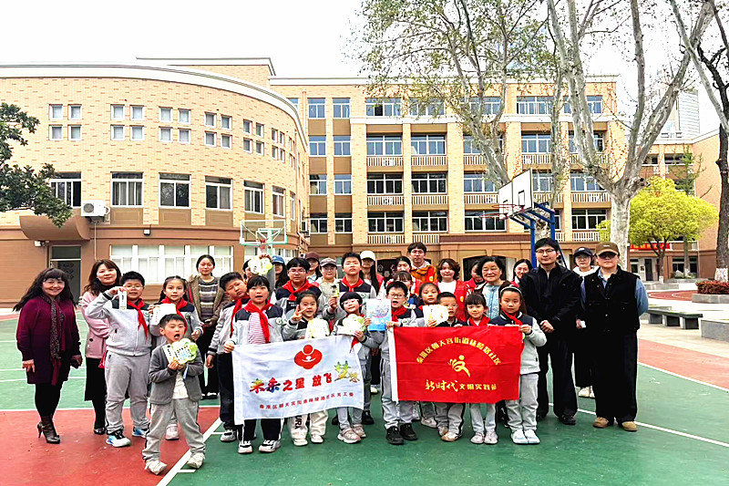 江苏省南京市秦淮区朝天宫街道秣陵路社区关工委开展“缅怀追思润初心，书香相伴护苗行”主题活动(3).jpg
