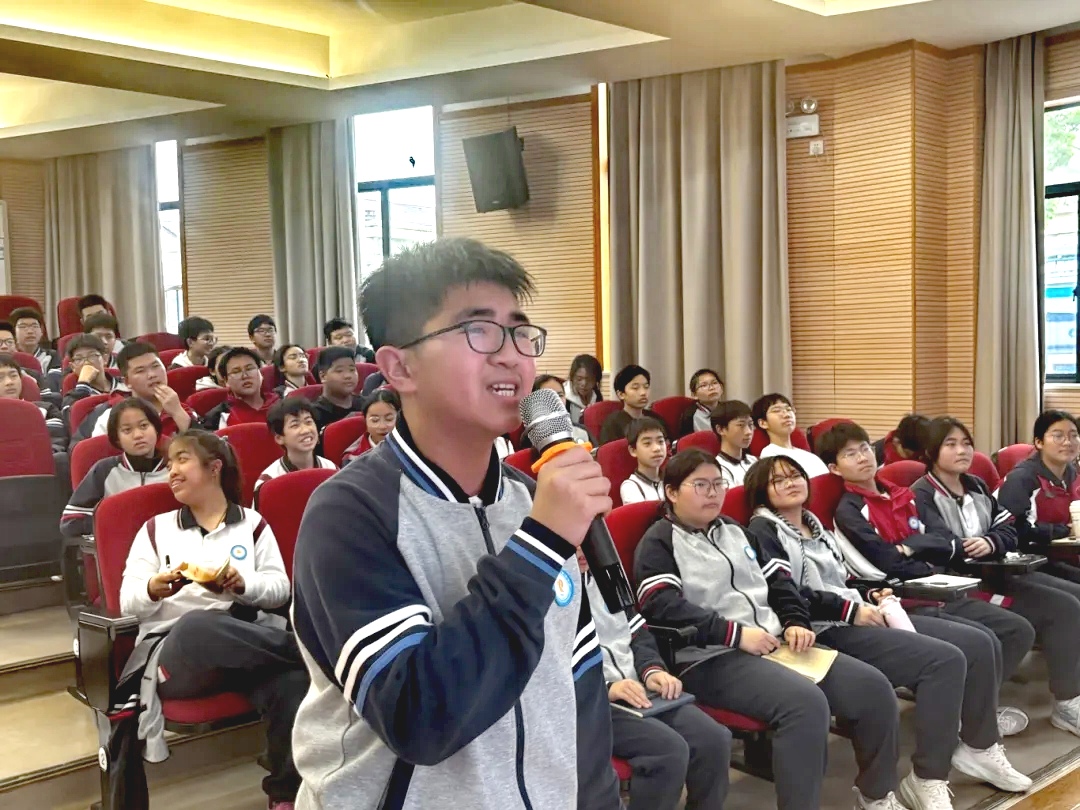 学生互动2.jpg