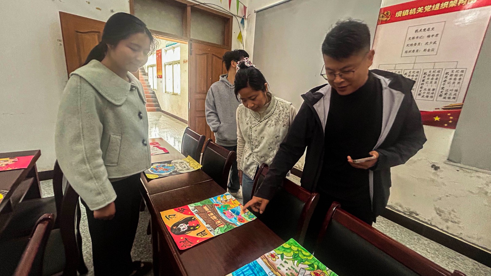 坝镇美术展.jpg