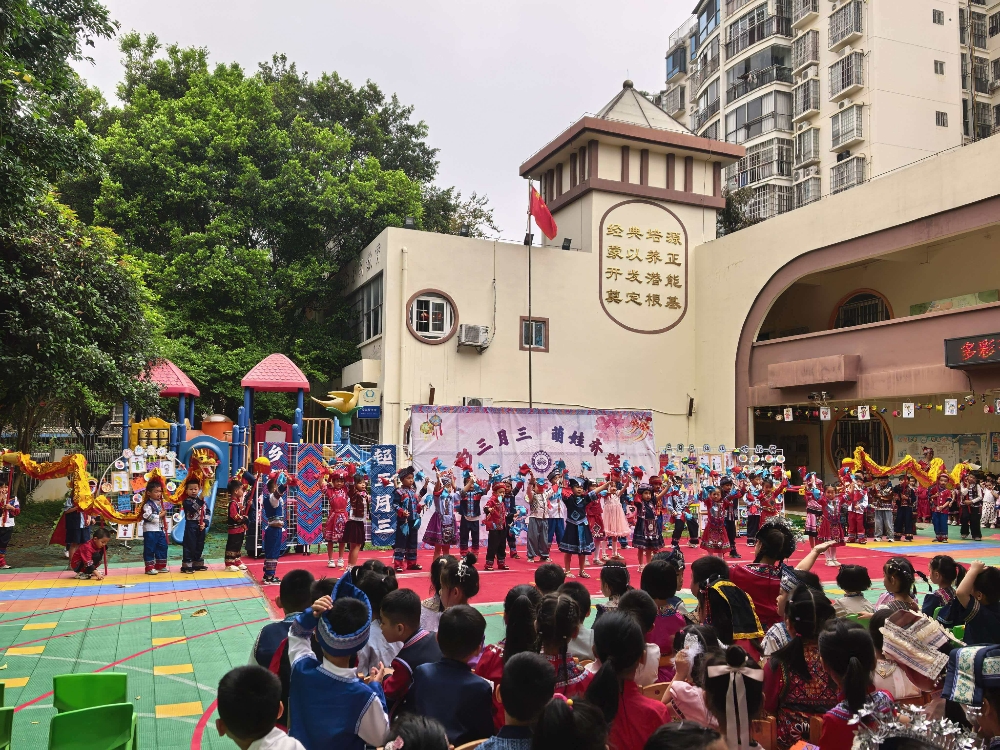 4月15日，广西壮族自治区柳州市鱼峰区红锋社区关工领导小组开展“童心喜迎三月三 民俗润心伴成长”主题活动 (1).jpg