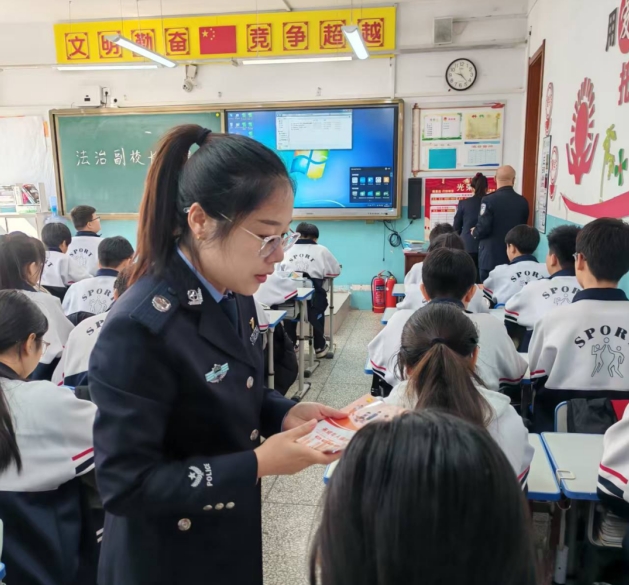 黑龙江省齐齐哈尔市拜泉县司法局关工委组织开展“4?15”全民国家安全教育日法治副校长进校园宣讲活动3.jpg