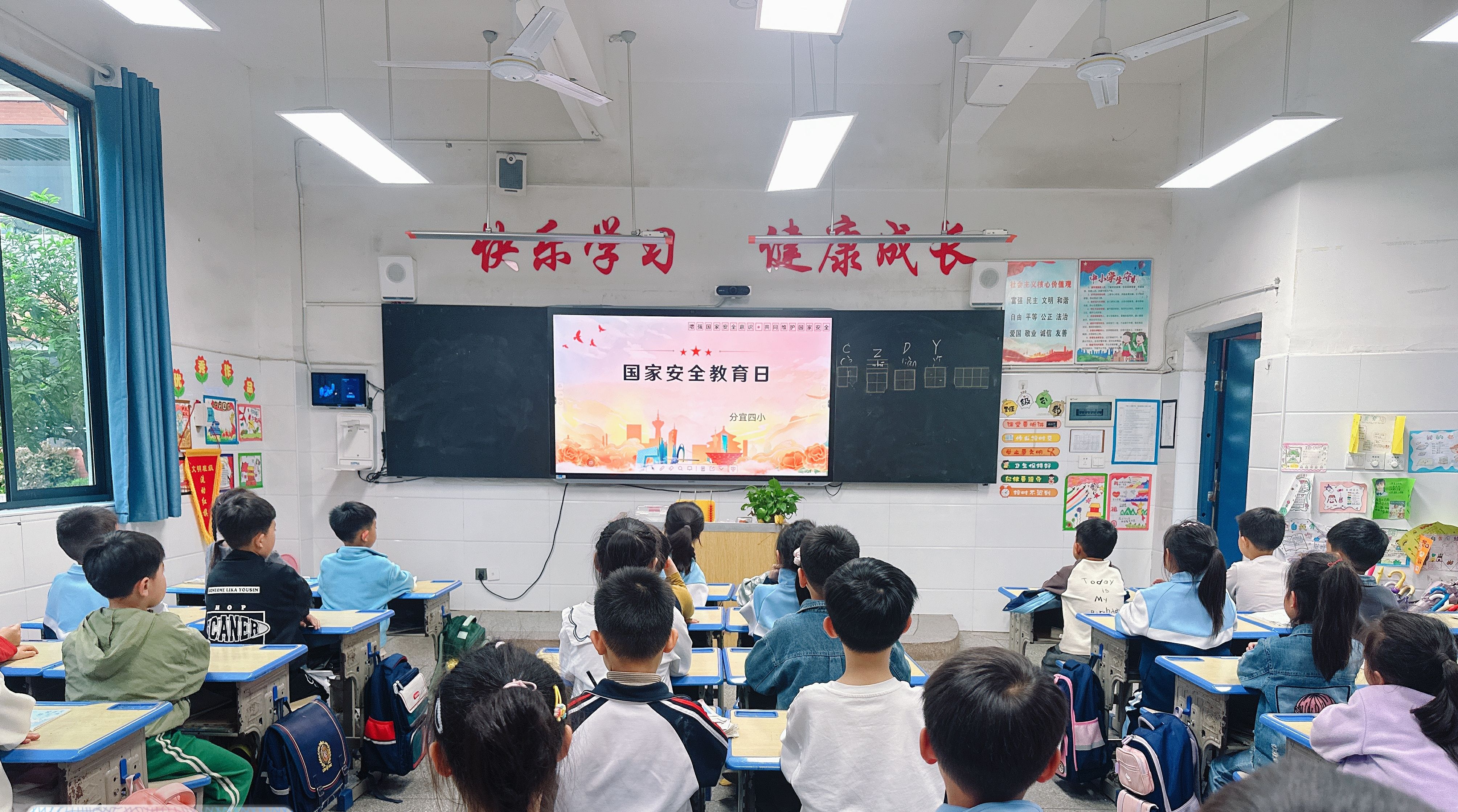 1学校动态照片_爱奇艺.jpg