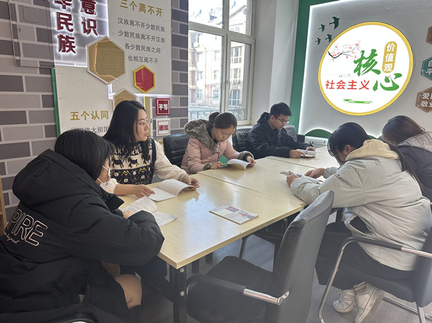 西城街道紫辰社区关工委：“书香润邻里·悦读伴成长”活动照片4_副本.jpg