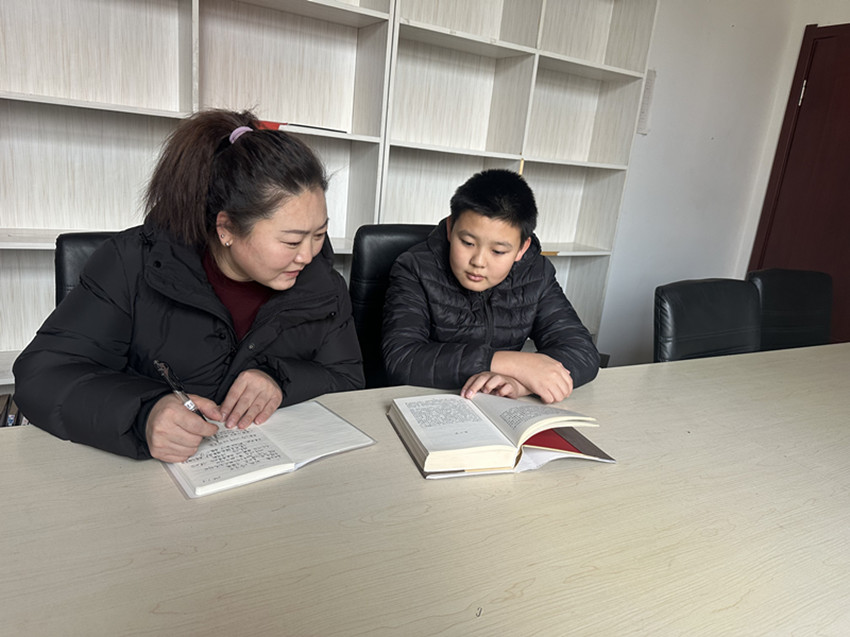 西城街道紫辰社区关工委：“书香润邻里·悦读伴成长”活动照片1_副本.jpg