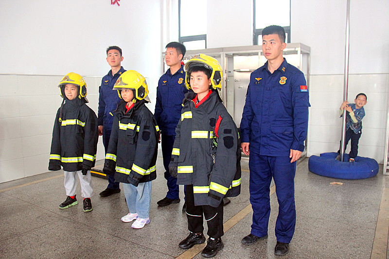 1776657834909914.jpg 玄武湖街道关工委联合开展青少年消防安全研学活(8).jpg