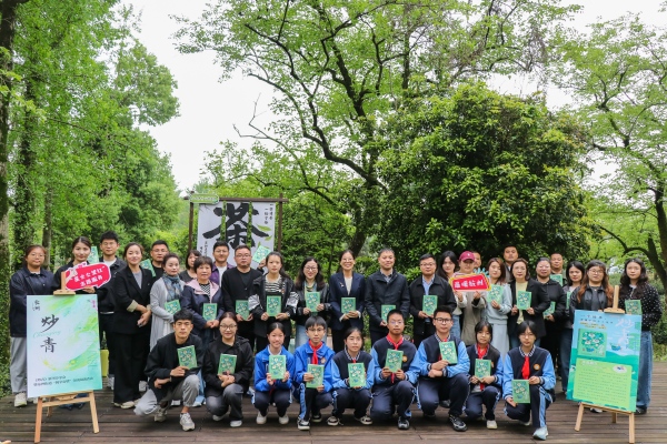 合影(1).jpg