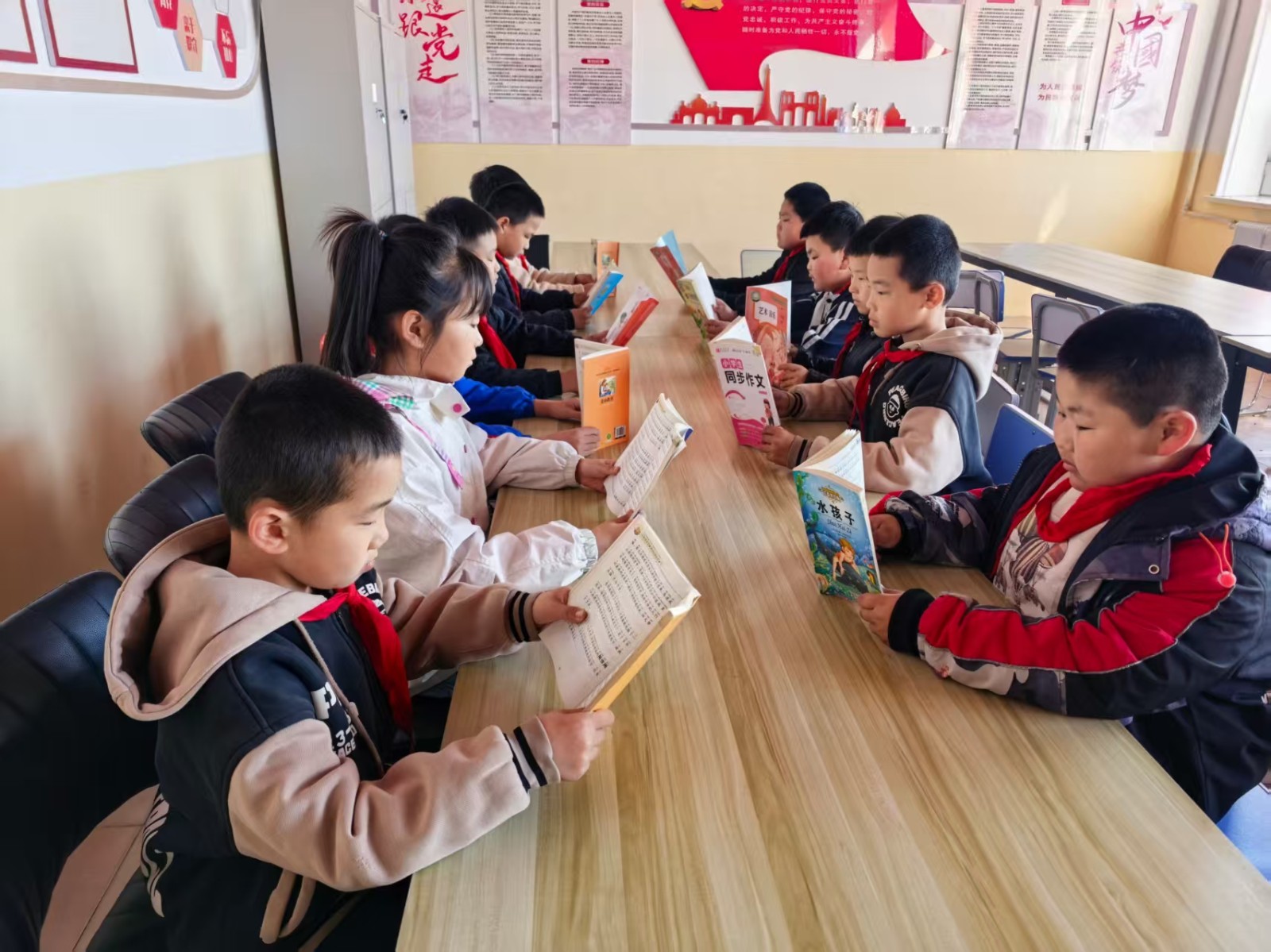 黑龙江省齐齐哈尔市拜泉县建国中心学校关工领导小组开展“书香润童心 阅读伴成长”世界读书日主题系列活动7.jpg