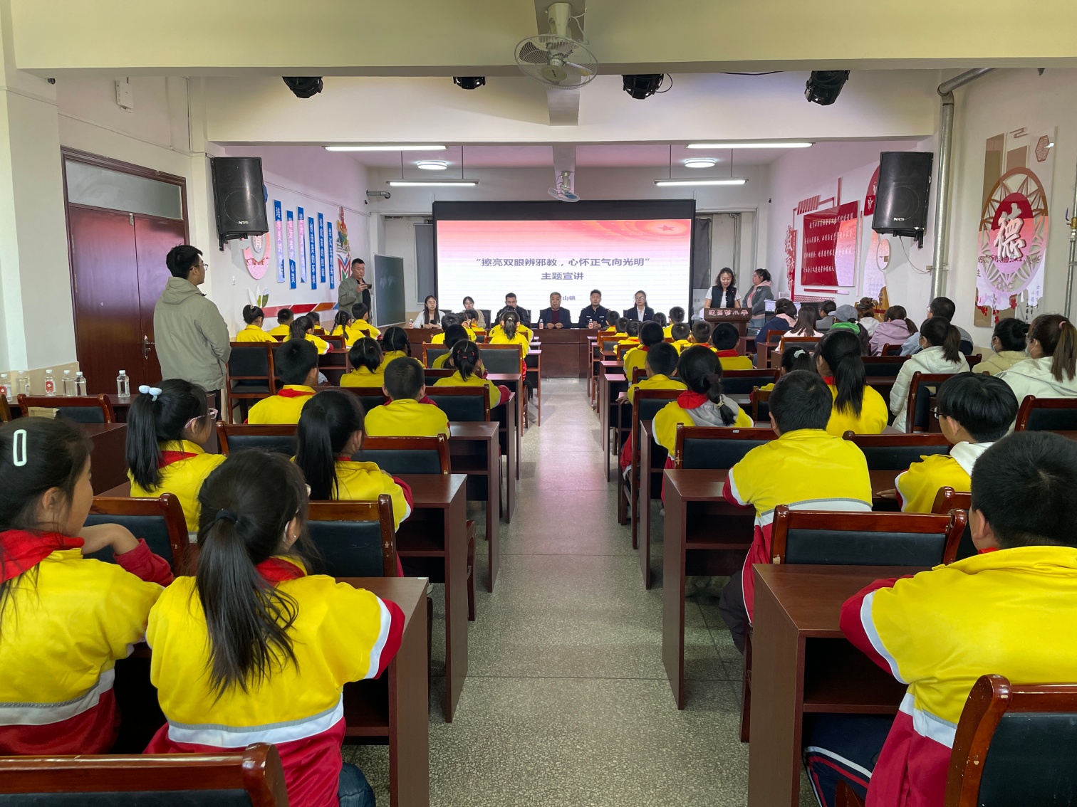 建昌营小学关工委开展普法宣讲活动照片8_副本.jpg