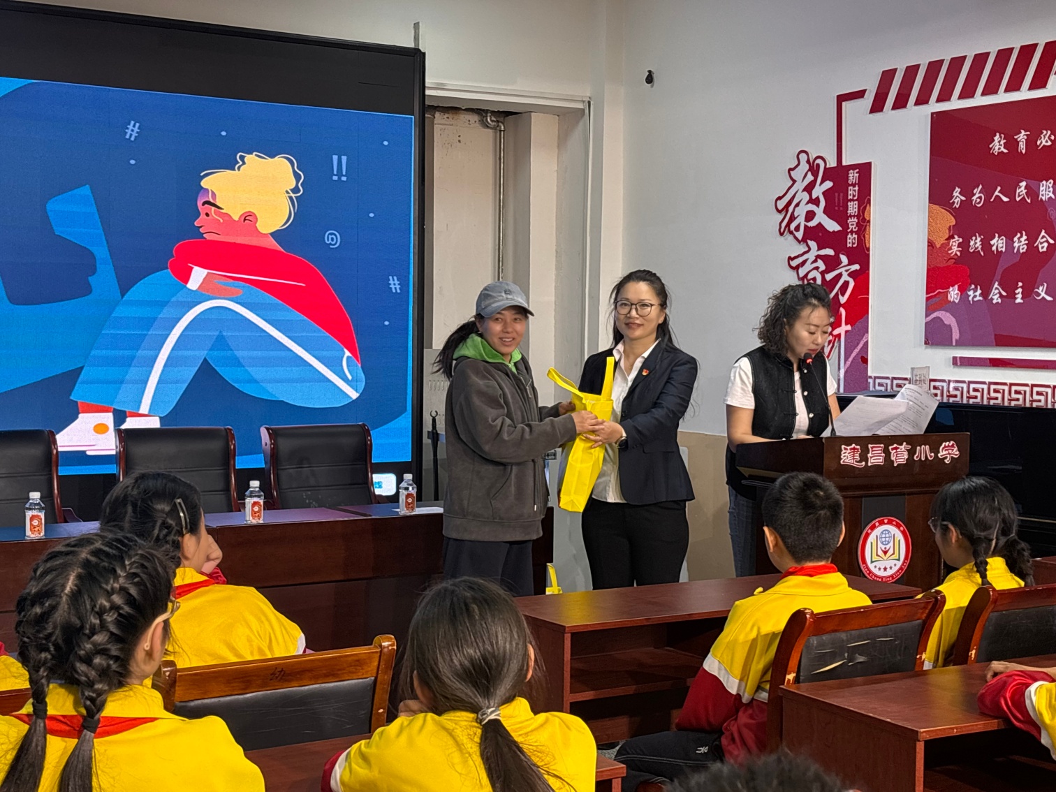 建昌营小学关工委开展普法宣讲活动照片5_副本.jpg
