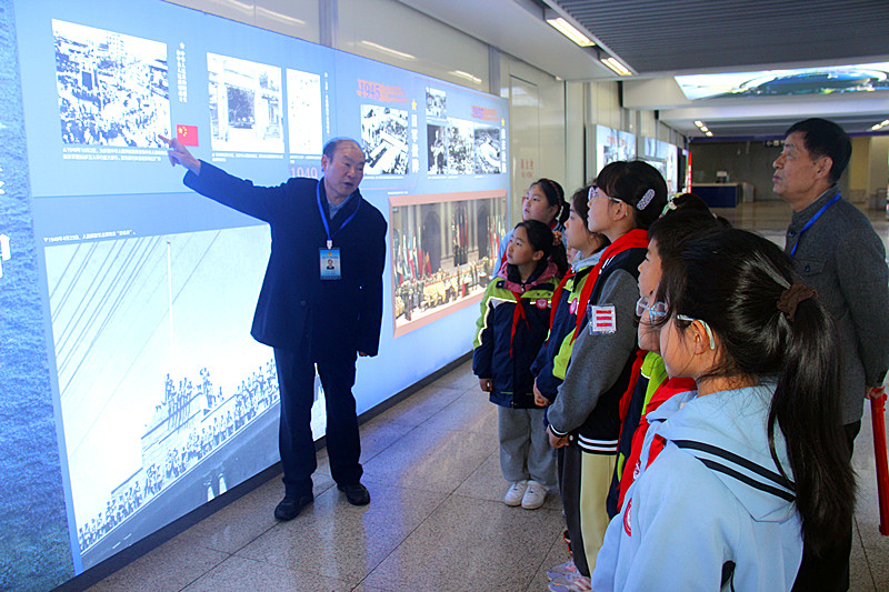 玄武湖街道关工委联合开展爱国主义教育活动(4).jpg