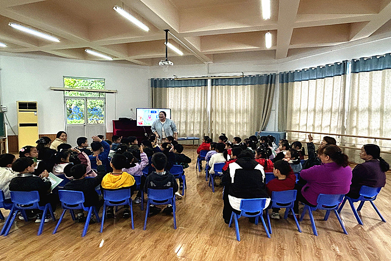 1777103618738523.jpg 江苏省南京市秦淮区红花街道风光里社区关工委开展“我让春天更美丽”主题绘本阅读活动(2).jpg