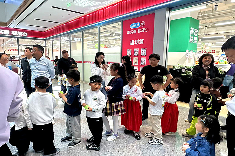 江苏省南京市鼓楼区小市街道线路新村社区关工委开展“旧书换绿植，书香润童心”活动(1).jpg