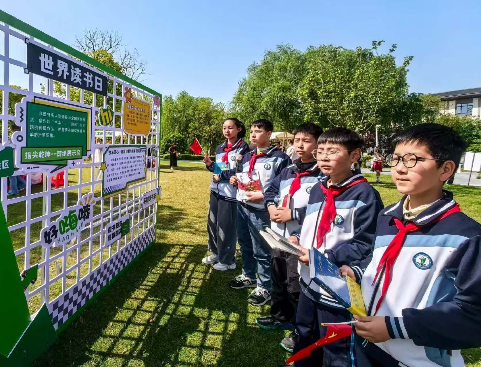 观看读书墙.jpg