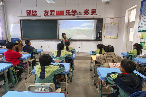 1卧牛石小学“清明祭英烈”、文明祭祀教育活动照片_副本.jpg
