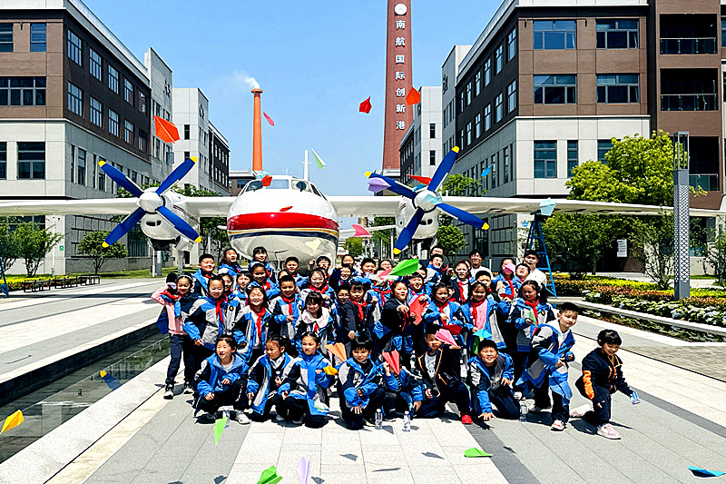 江苏省南京市六合区励志学校关工委组织学生开展“中国航天日”科普实践活动(3).jpg