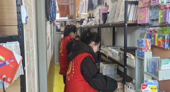 黑龙江省齐齐哈尔市拜泉县拜泉镇曙光社区关工领导小组开展“扫黄打非”专项排查活动1.jpg