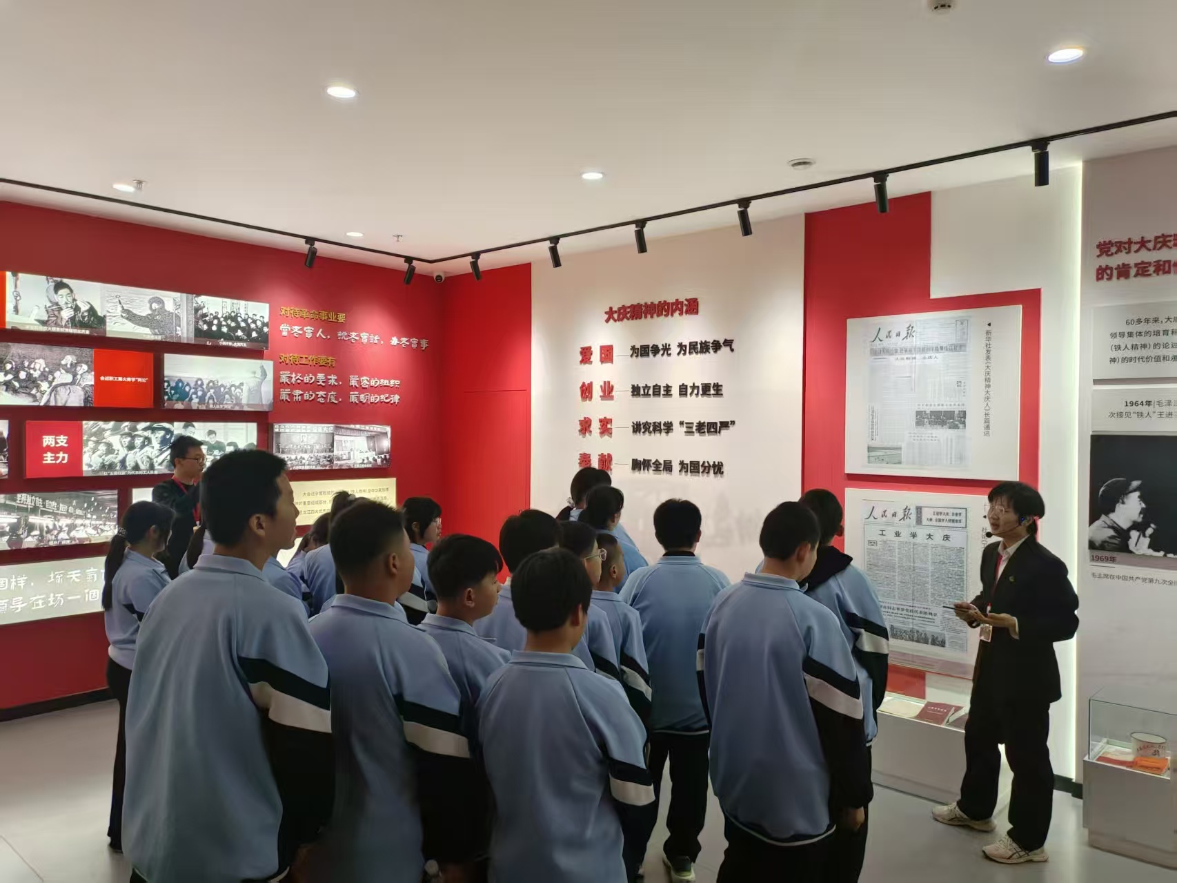 大庆市红岗区多部门联合开展红色研学实践活动 (1).jpg