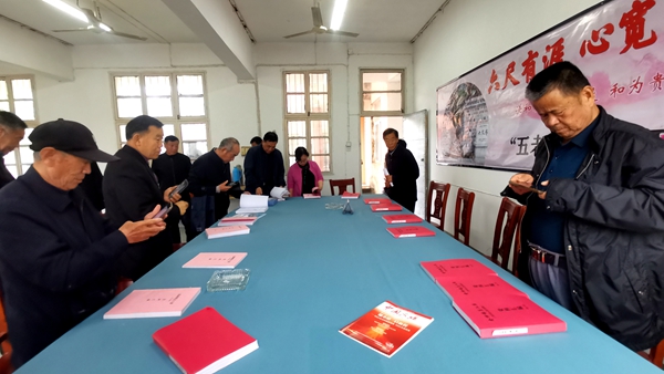 在金神镇参观_副本.jpg