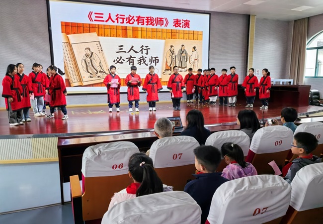 【汾湖】芦墟： 老少共读中走近《论语 》 情景表演中加深理解.jpg