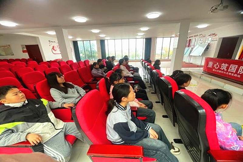 1777885667975453.jpg 江苏省南京市溧水区和凤镇骆山村关工委开展“童心筑国防,少年强则国强”主题活动(3).jpg