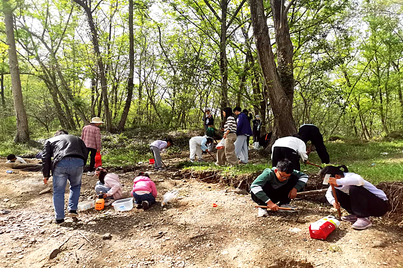 江苏省南京市六合区横梁街道石庙社区关工委春假开启“寻雨花石之旅” (1).png