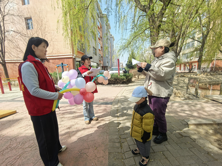 1777900515724531.jpg 西城街道王府社区“践行核心价值,弘扬文明新风”活动照片3_副本.jpg