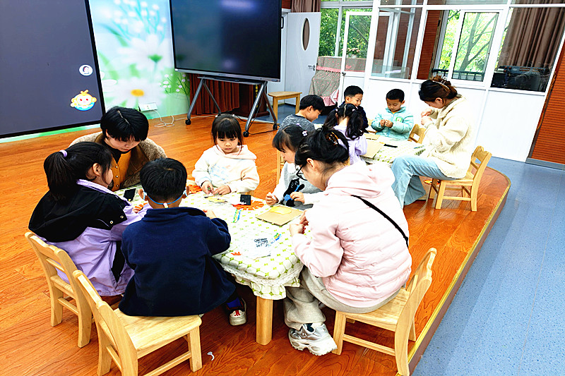 江苏省南京市六合区龙池街道毛许社区关工委开展“故事里的成长密码”绘本阅读活动(2).jpg