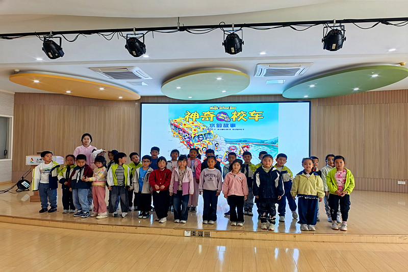 1777939654123880.jpg 江苏省南京市江宁区汤山街道阜庄村关工委开展“书香润童心,科普伴成长”活动(2).jpg