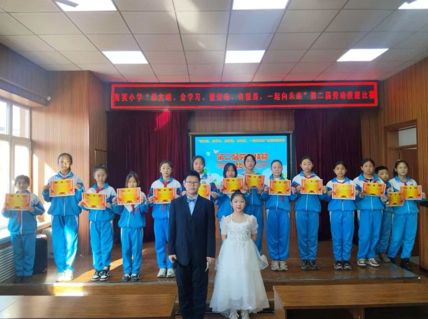 巧手展风采   劳动促成长——黑龙江省齐齐哈尔市拜泉县育英小学关工领导小组举办第二届劳动技能比赛4.jpg