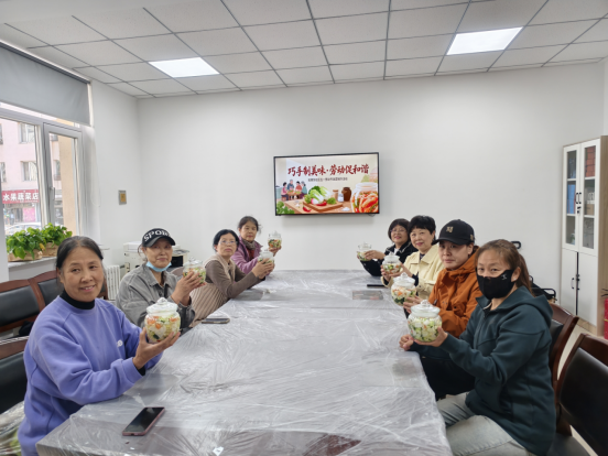 西城街道如意东社区“巧手制美味，劳动促和谐”五一纪念活动照片3.png