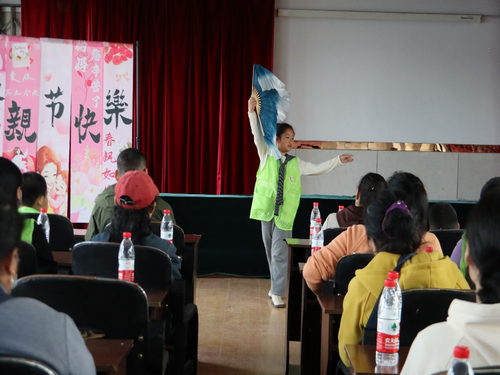 崔大姐工作室开展母亲节系列活动4_副本.png