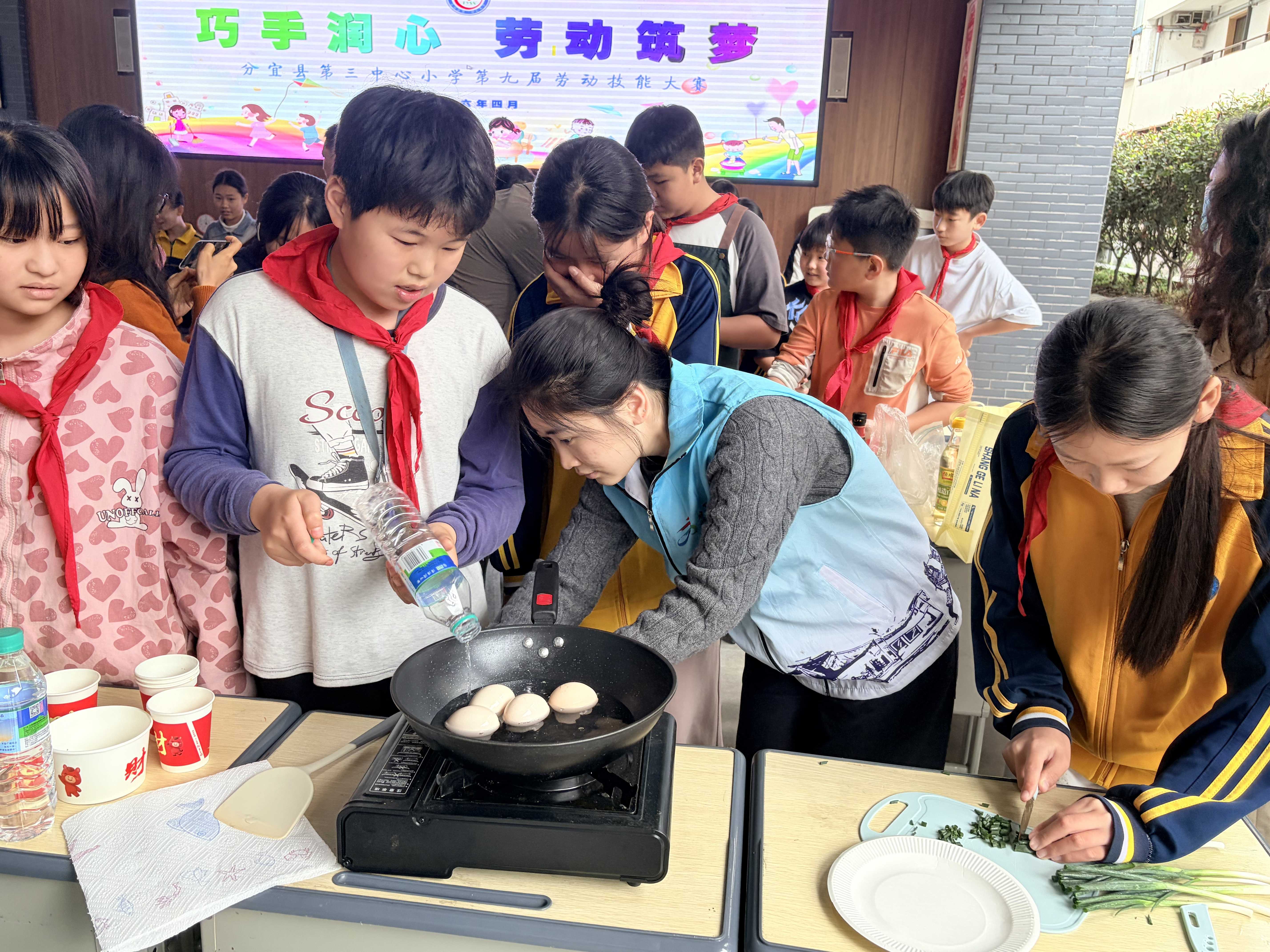 1778118660386975.jpg 3基层动态照片_爱奇艺.jpg