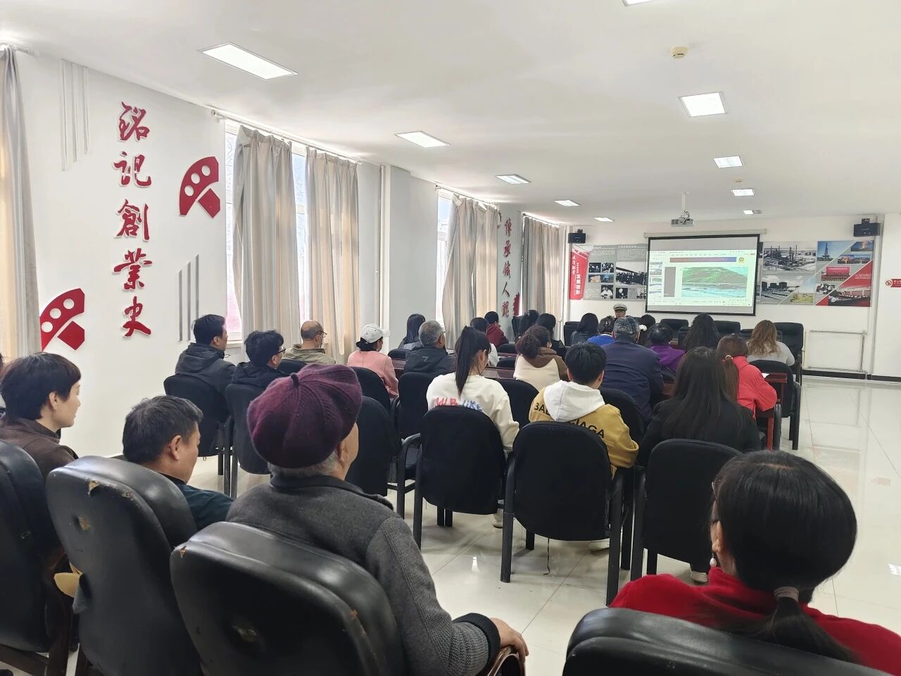 红岗区创业街道司法所关爱工作站开展“党建引领普法教育 共建法治文明社区”主题活动.jpg