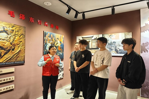 1778144037981553.jpg 党史参观.jpg