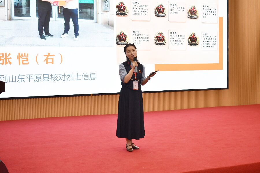 康丽香《百姓有情军魂永在》.jpg