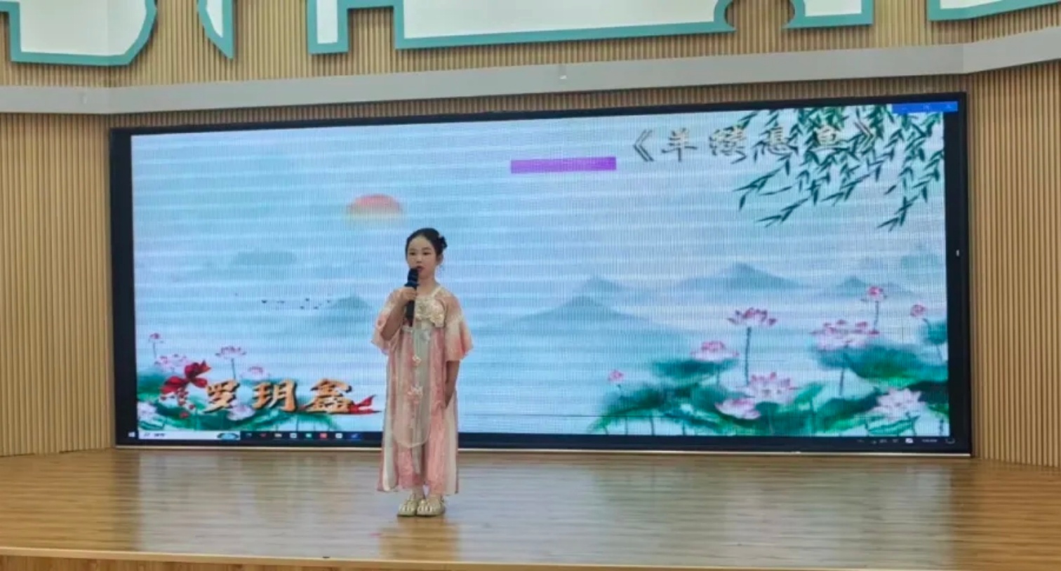 第二幼儿园举办“书香润童心，故事伴成长”幼儿故事大赛活动照片1_副本.jpg