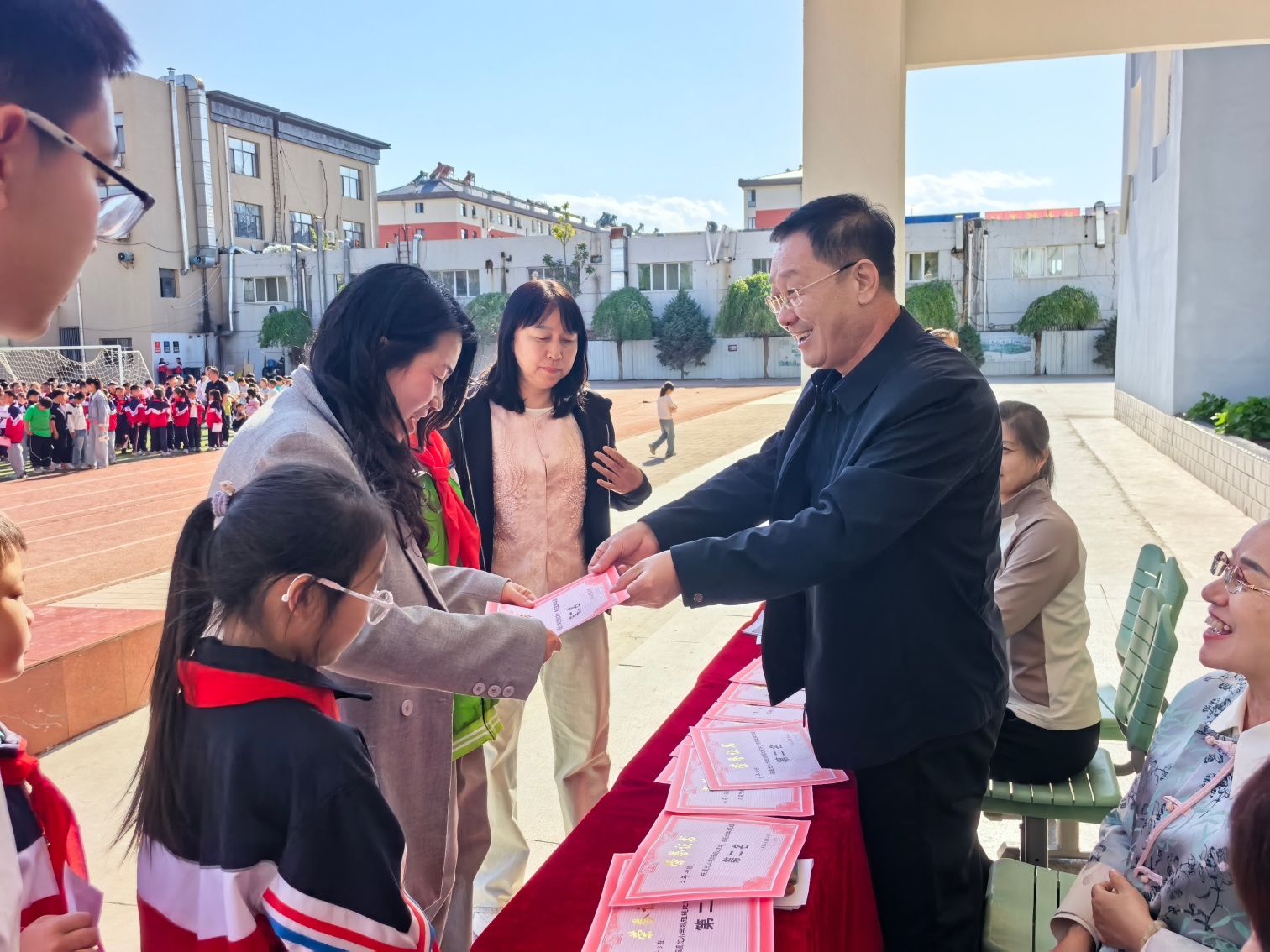 星光小学“活力课间，绳彩飞扬”一分钟班级跳绳比赛活动照片1_副本.jpg