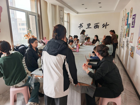 西城街道新景四季东社区“诗韵润童心，园社共传承”活动照片1.png