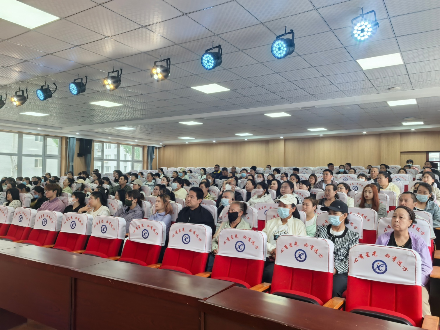 星光小学“家之温度 心之成长”三年级家长培训会照片8_副本.jpg