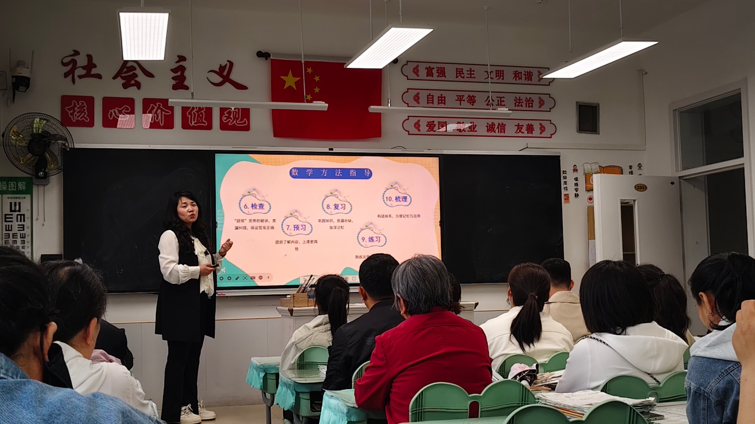 星光小学召开“家校携手促成长，凝心聚力育新人”全校家长会议照片1_副本.jpg