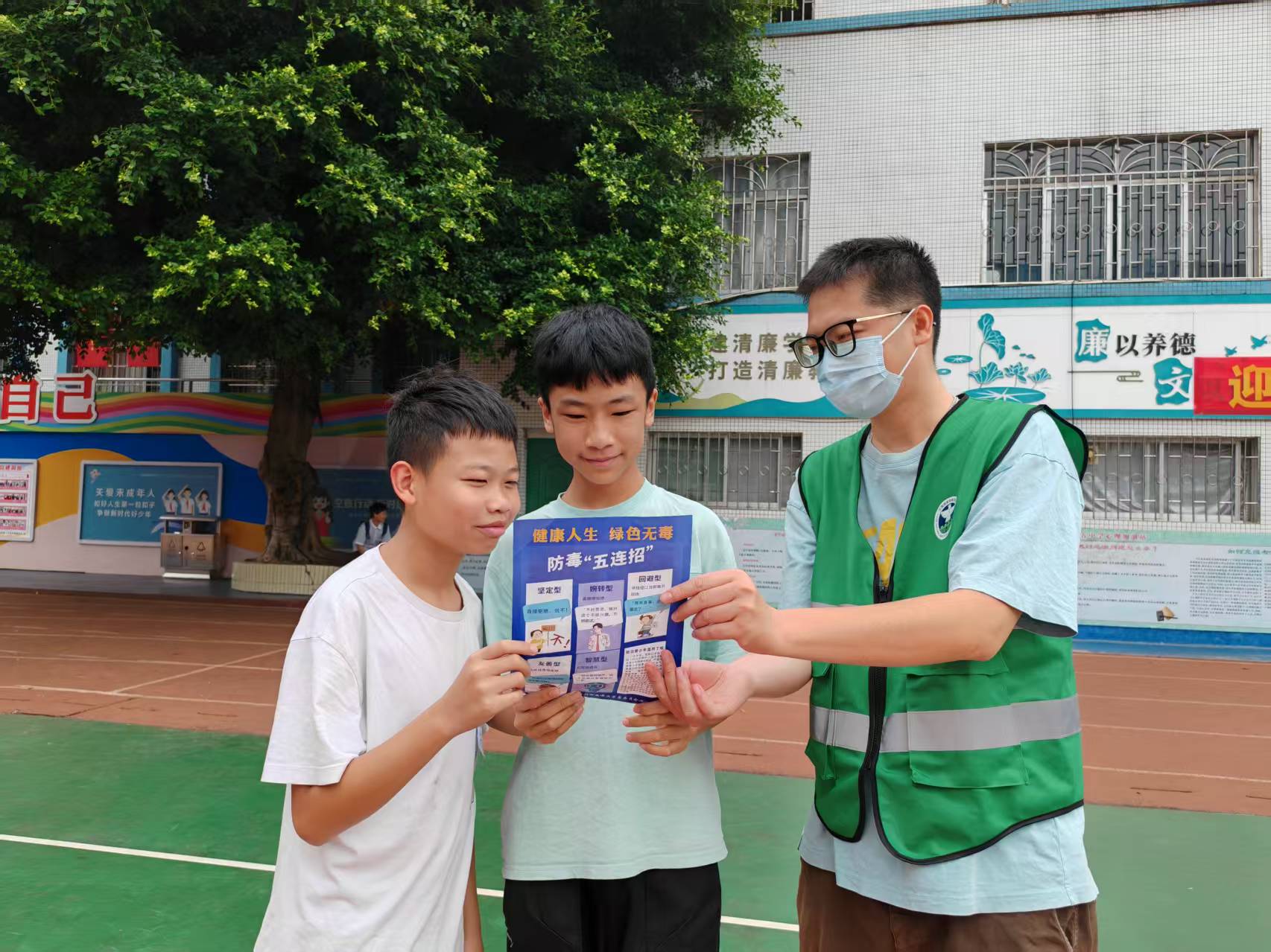 1779442645943226.jpg 5.22日 广西壮族自治区柳州市鱼峰区晶远社区:健康人生,绿色无毒.jpg